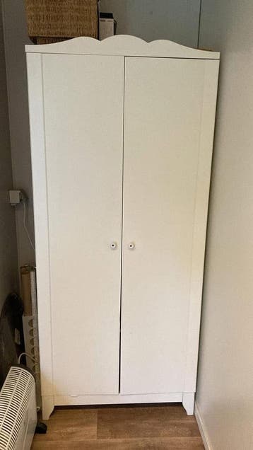 Witte kledingkast met legplanken - Compact en stijlvol