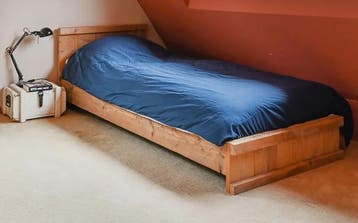 steigerhouten eenpersoons bed