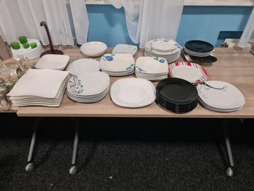 Diverse serviescollectie: borden, schalen, kommen