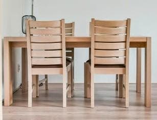 GRATIS licht houten eethoek