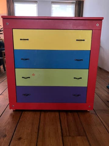 Ladenkast / Commode - Kindermeubel met Gebruikerssporen
