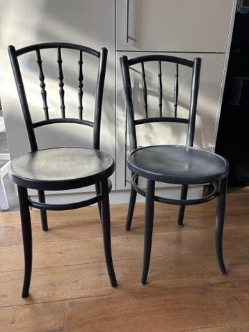 Set van 2 houten eetkamerstoelen