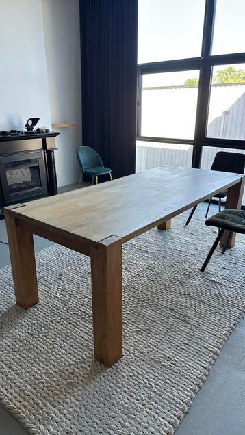 Massief houten tafel