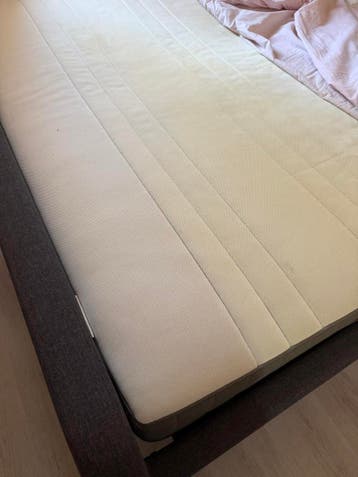 Gratis matras en bedbodem 160x200cm
