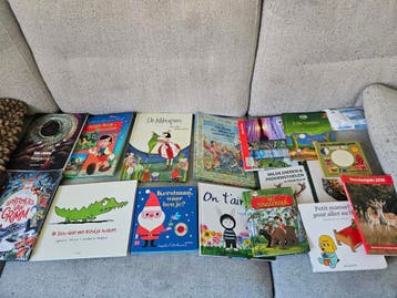 Tas vol kinderboeken (enkele met dieren/foto's)