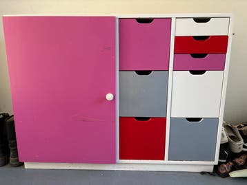 Oude schoolkast, commode en opbergkast in één