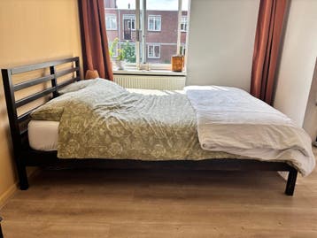 IKEA TARVA bed 140x200 incl lattenbodem donker hout