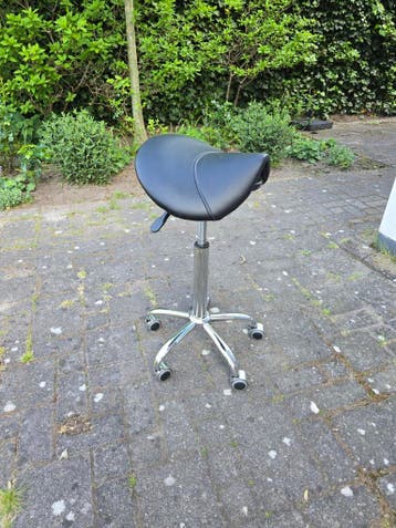 Gratis: Zwarte Zadelkruk op Wielen - verstelbaar