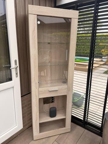 Gratis tafel 4 stoelen salontafel, tafel 4 krukken, kast