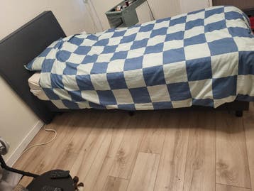 Boxspring en een bureau gratis op halen