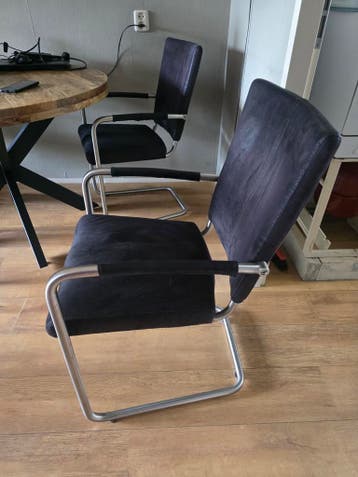 4x Zwarte stoffen eetkamerstoelen met metalen frame