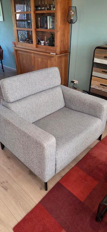 Comfortabele 1,5-zits bank met verstelbare kopsteun
