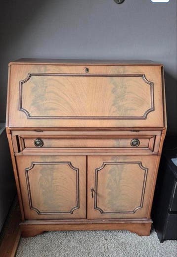 Houten secretaire met opbergruimte