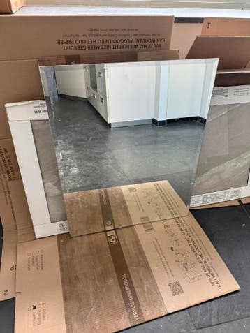 Gratis spiegel 60x80 cm met kleine beschadiging