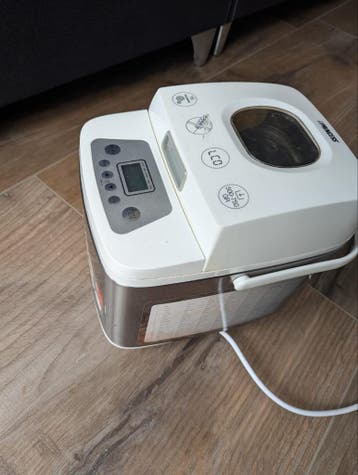 Broodbakmachine (hittesensor kapot) - gratis af te halen