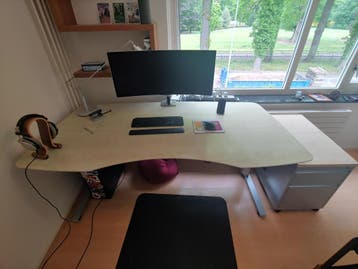 Gratis bureau met ladeblok – in hoogte verstelbaar