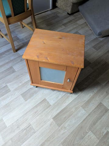 Houten nachtkastje/bijzettafel met deurtje
