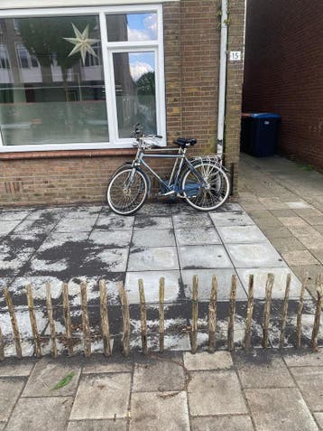 Gtatis 2 oude fietsen. Opknap of oud ijzer