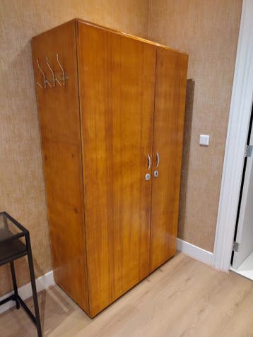 Vintage kledingkast - gratis moet dit weekend weg