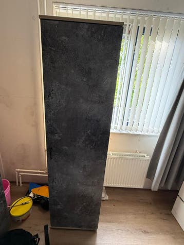 Hoge smalle kast - Donkergrijs/houtkleur