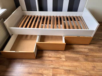 Gratis 1-persoonsbed met lattenbodem en 3 laden (100x210)