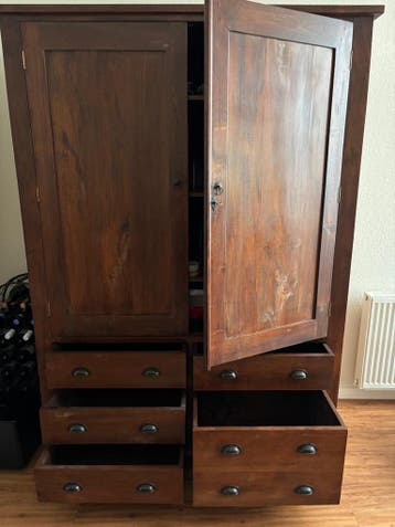 Gratis! Massief houten kast met lades en deuren