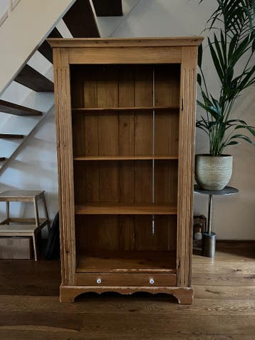 Grenen boekenkast met lade