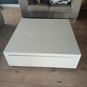 Gratis af te halen: witte hoogglans salontafel (100x100 cm)