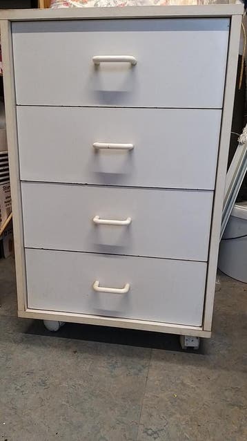 Handig ladenkastje op wieltjes