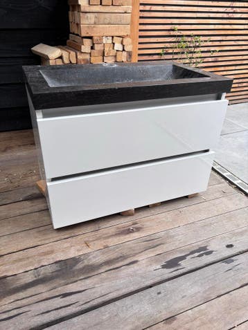 GRATIS Badkamermeubel met wastafel en lades