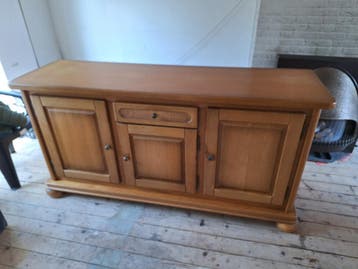 Gratis af te halen licht eikenhouten dressoir