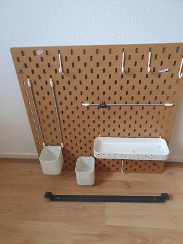 Ikea spullen gratis. Plankjes lampjes e.d.