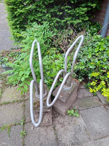 Fietsenrek  met betonnen voet Gratis