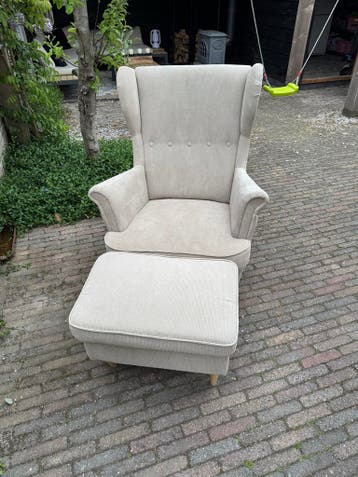 Ikea fauteuil met voetenbank