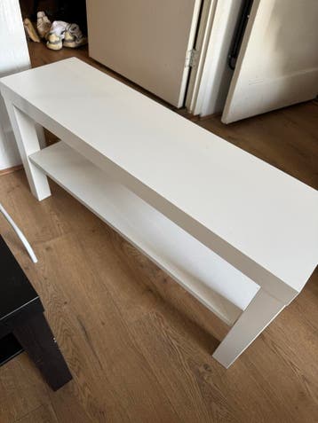 Ikea tafels en kledingrek