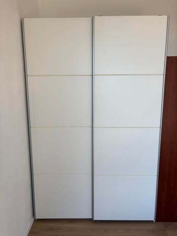 Gratis kledingkast met schuifdeuren