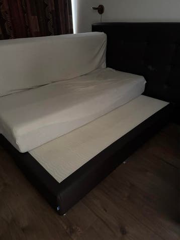 GRATIS: Boxspring - bruin kunstleer - licht beschadigd