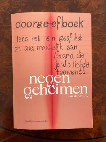 Doorgeefboek: Negen Geheimen van de Vrouw - Hermelijn van de