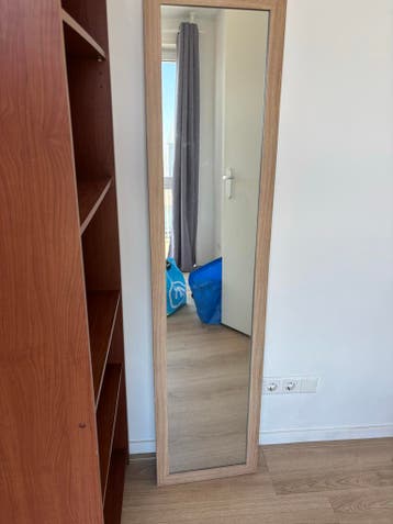 Gratis ophalen: Grote spiegel met houten frame