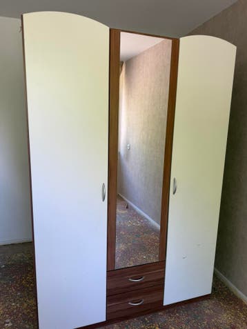 Kledingkast (gratis ophalen graag zsm)