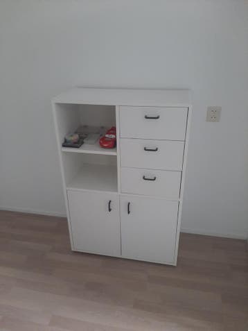 Wit lade kastje.