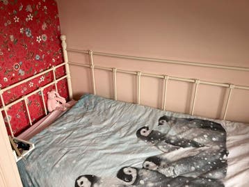 Metalen meisjesbed - 90x200 cm