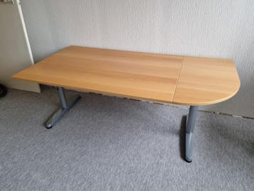 Ikea Galant bureau met metalen onderstel