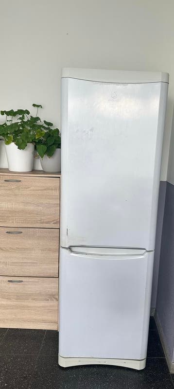Indesit Koelkast met vriesvak - Ideaal voor studenten!