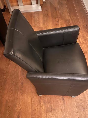4 gratis leren stoelen met wieltjes - Ophalen