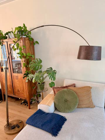 GRATIS booglamp met dimmer (kap heeft ondersteuning nodig)