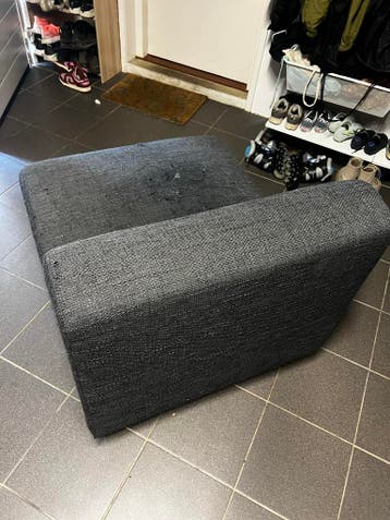 Donkergrijze stoffen stoel/hocker met gebruikssporen
