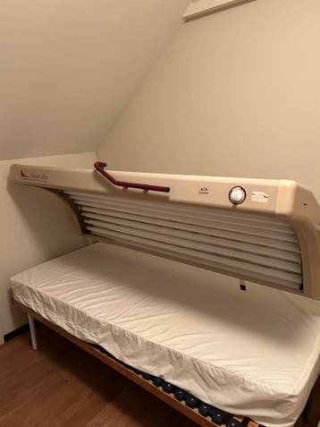 GRATIS     Zonnebank met bedje en matras