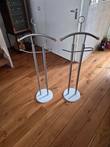 Set van 2 metalen kledingstandaards / valet stands