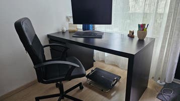 Zwart bureau met ladeblok - 140x65x73 cm